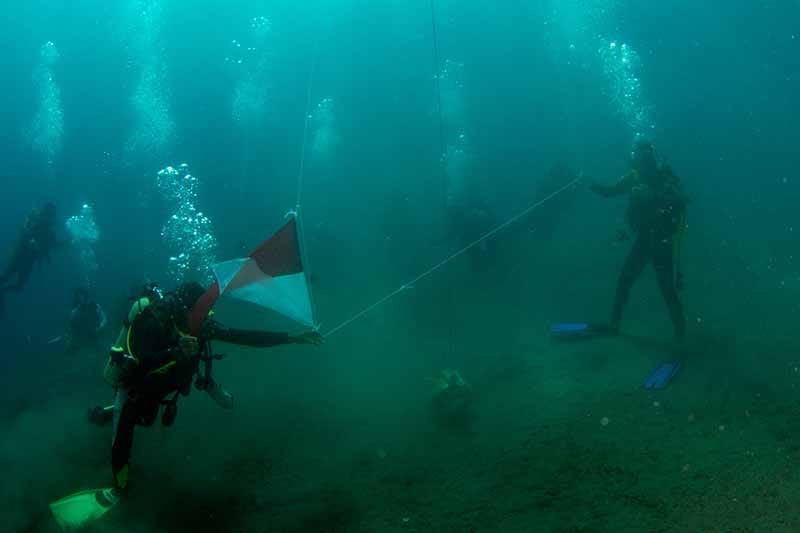 Upacara Bendera Bawah Laut Maumere - 1