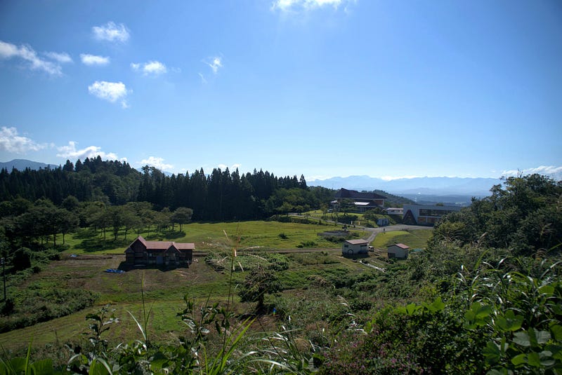 The Nogyo Taiken Jishu Kan (a facility of agriculture studies) on Sabane-yama, part of the Ushu Kaido.