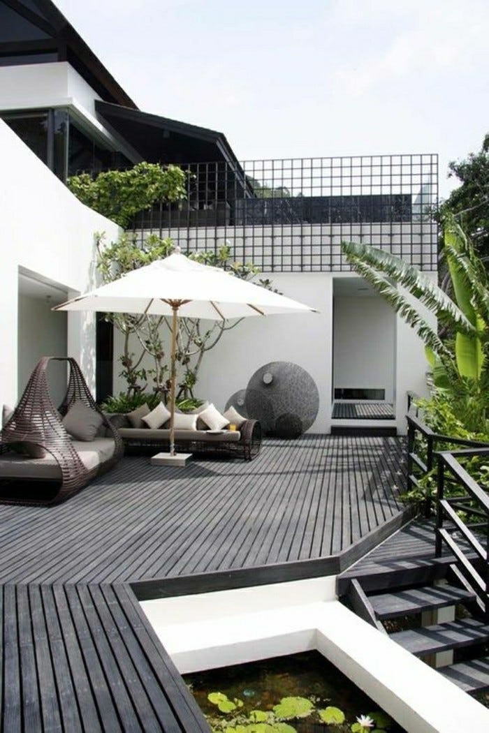 moderne-gartengestaltung-vorgarten-veranda-mit-holzbodenbelag