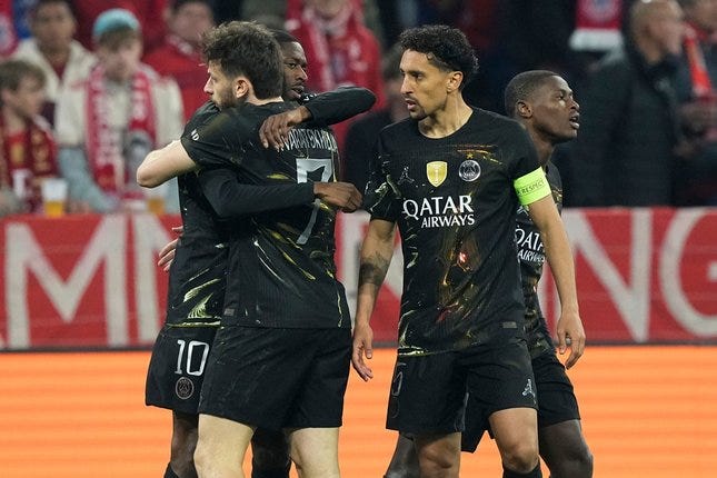 Skuad PSG merayakan gol Ousmane Dembele ke gawang Bayern Munchen, Kamis (7/5/2026) © AP Photo/Matthias Schrader