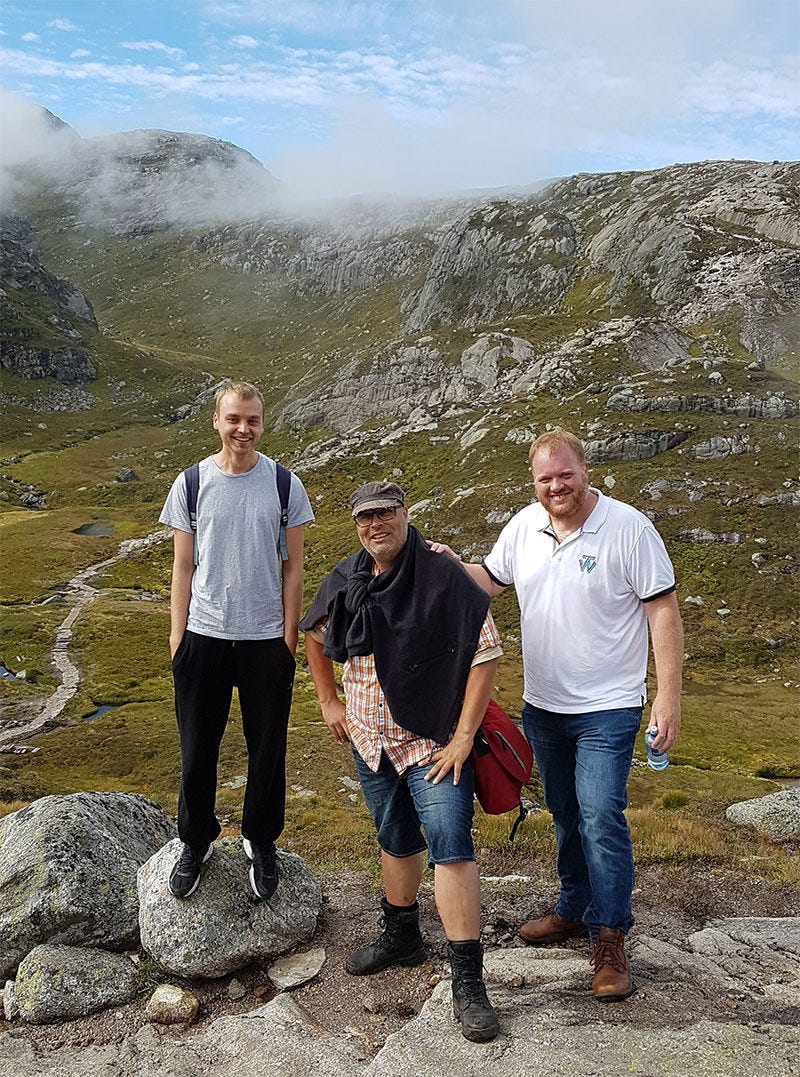 Andrei, Lars og Morten - våre danske troll - hadde neppe vært på en fjelltopp over 50 meter da de gikk "all-in" i et forsøk på å erobre Kjerag. Hvordan det gikk får du vite i en annen artikkel.