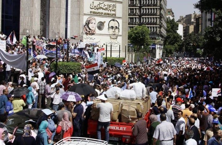 تضامن واسع مع عمال مصريين تتم محاكمتهم "عسكريا"