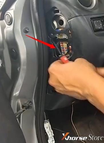 Xhorse Smart Key Box installation example: Nissan Versa