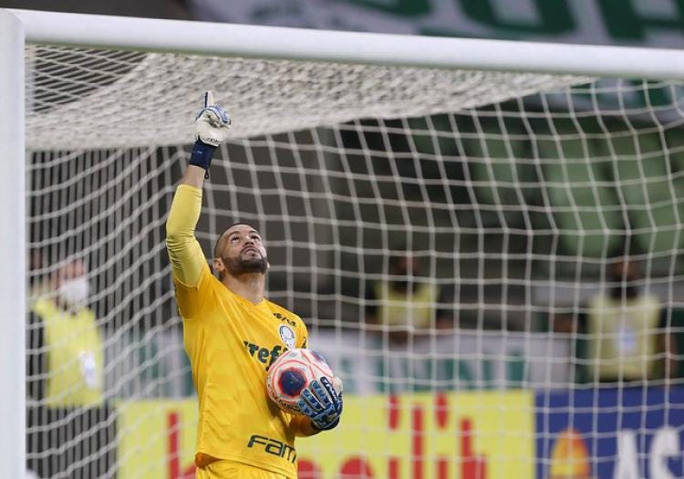Principal goleiro do Brasil nos últimos anos, Weverton teve mais uma campanha de destaque no campeonato. 