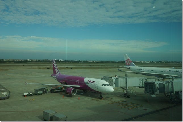 樂桃航空 搭機初體驗 開箱文 KIX 關西機場第二航廈 圖多 Peach LCC — 2013 跨年京都行   機場懶人包 - 這裡胡說 JL TALKS