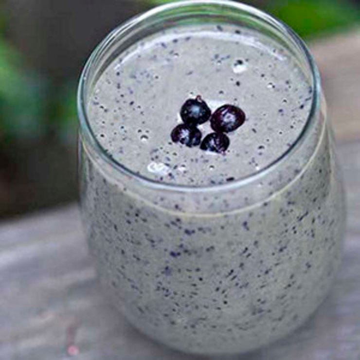 Blueberry banana smoothie thumb