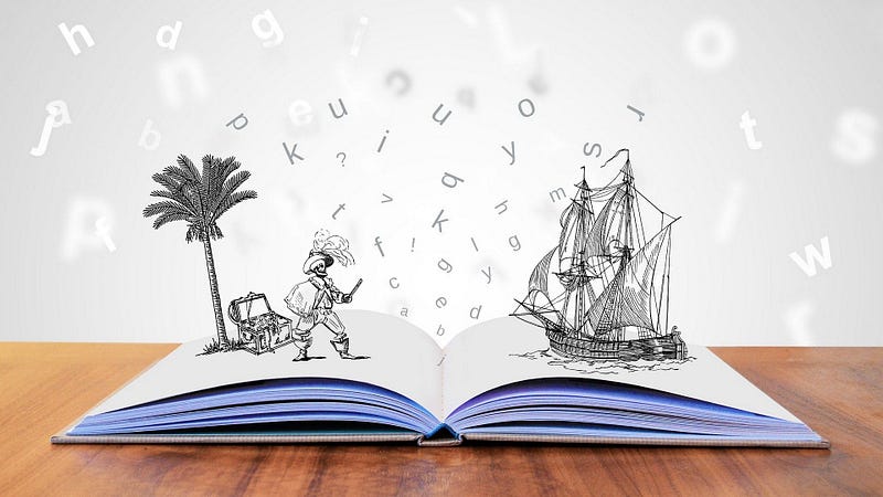 um livro aberto e dele saem letras e um possível cenário: de uma página sai um pirata, um baú de tesouros e um coqueiro e da outra página, sai um navio pirata.