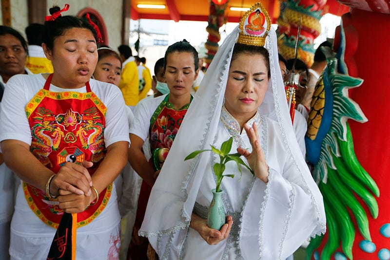 Devotees of the Chinese Ban Tha Rue take part in celebrations of the annual vegetarian festival in Phuket, Thailand October 5, 2016 . REUTERS/Jorge Silva