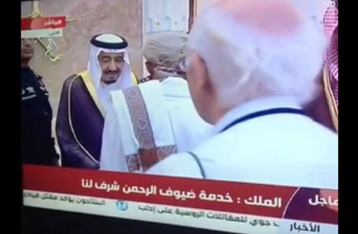 جدل سعودي حوثي حول يمني قيل إنه تجاهل الملك (فيديو)