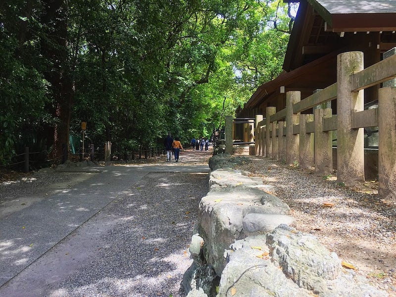 A pathway that loops around Nagoya’s Atsuta Jingu
