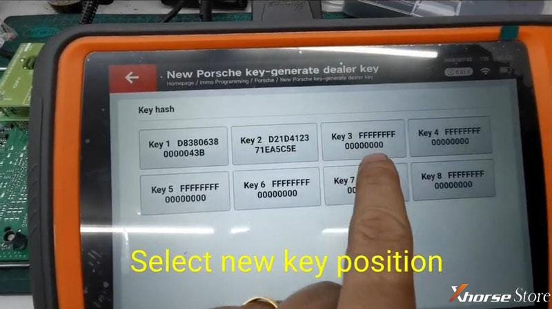 Xhorse Key Tool Plusは、ポルシェ718ボクスターにキーを追加します