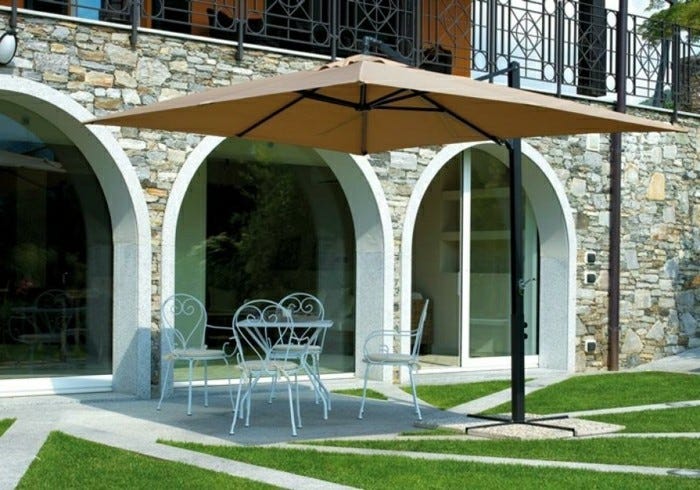 moderne-gartengestaltung-mit-rasenfläche-und-fußwege
