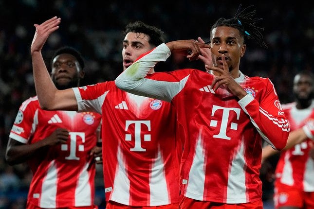 Selebrasi Michael Olise dalam laga PSG vs Bayern Munchen di leg pertama semifinal Liga Champions 2025/2026, Rabu (29/4/2026). © AP Photo/Christophe Ena