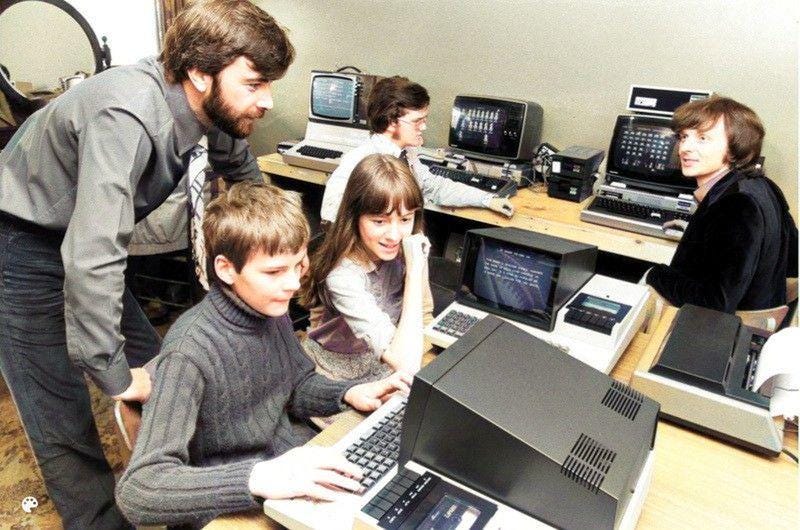 Students in 1970s using personal computer