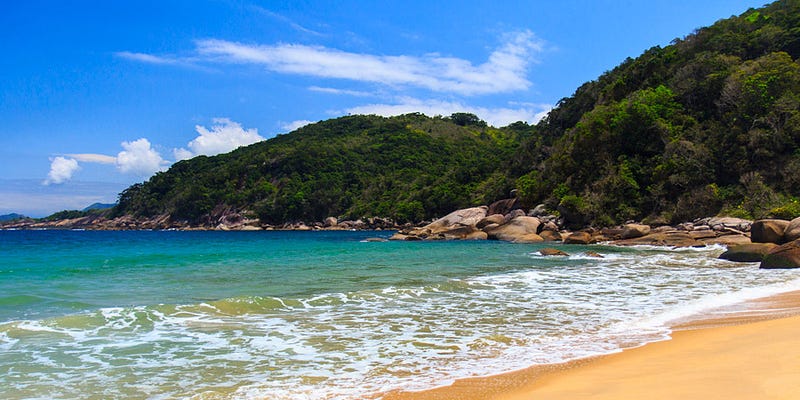 As-preservadas-praias-do-Guaruja