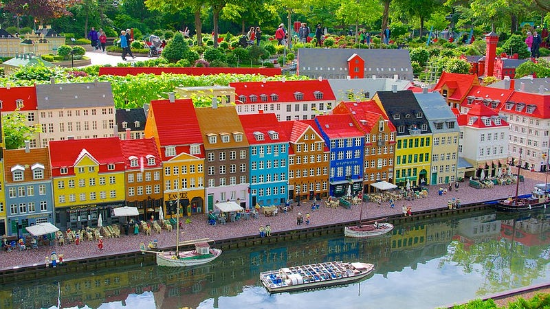 Resultado de imagem para dinamarca legoland