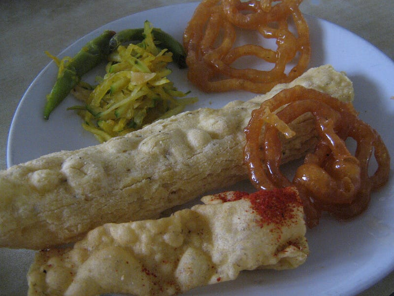 Tasty Fafda Jalebi from Gujarat. Image Courtesy: indiamarks.com