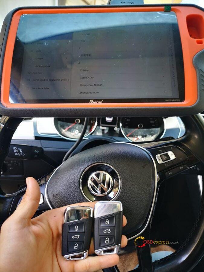 VVDI Key Tool Plusは、VW Passat2016にキーを正常に追加しました