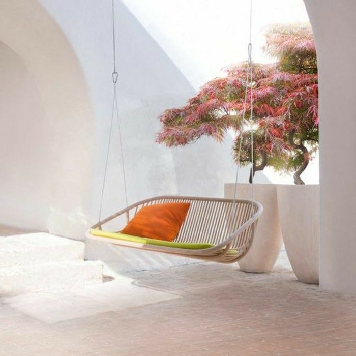 moderne-gartengestaltung-topfpflanzen-gartenschaukel