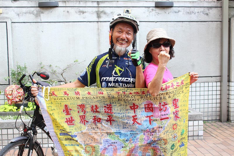 妻子林貴英為陳敏先加油打氣。                                                  攝影 ／張嘉真