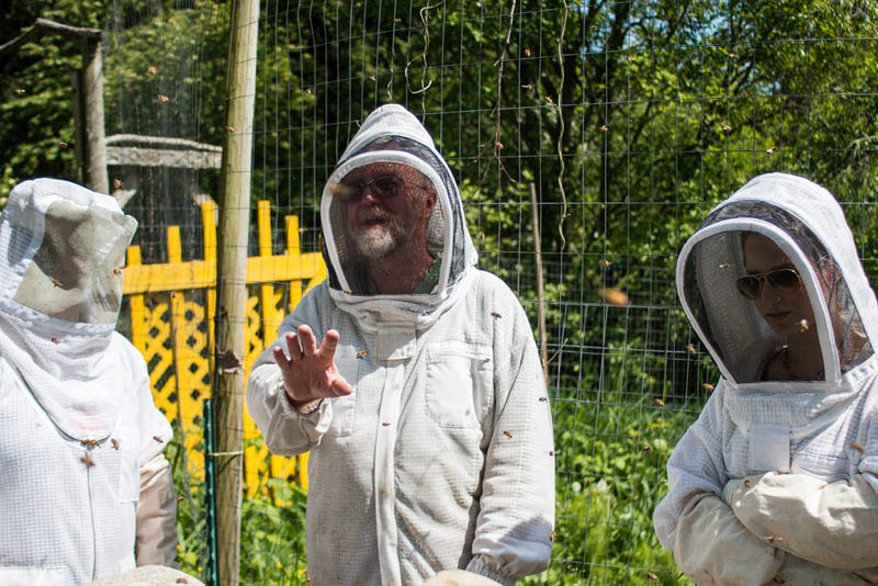 Jaross briefs workshop attendees on the work they will be doing on a hive in swarm control during one of their bi-weekly beekeeping workshops.