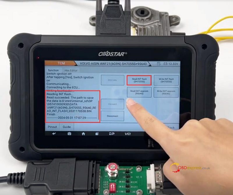 ベンチ上のOBDSTAR DC706によるVOLVO AISIN AWF21 SH7055S TCMクローン