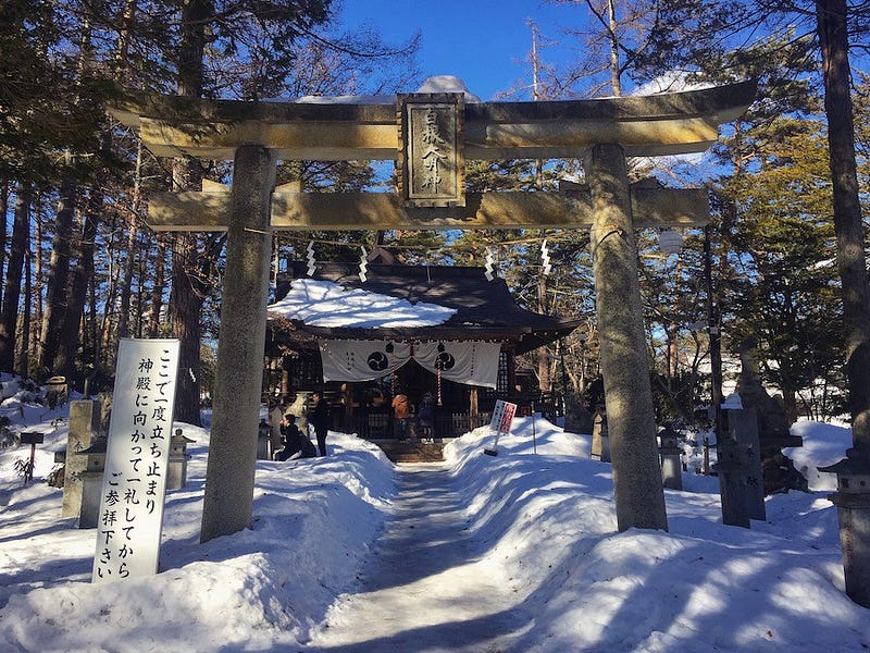 The torii of Kusatsu Shirane Shrine can be found near Sainokawara Park. It honor’s Kusatsu’s hot spring water