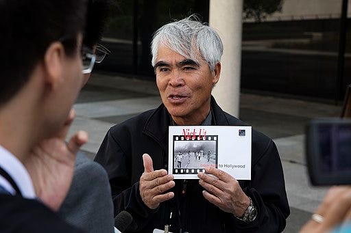 Nick Ut speaks with the press, David Hume Kennerly , Public domain, via Wikimedia Commons