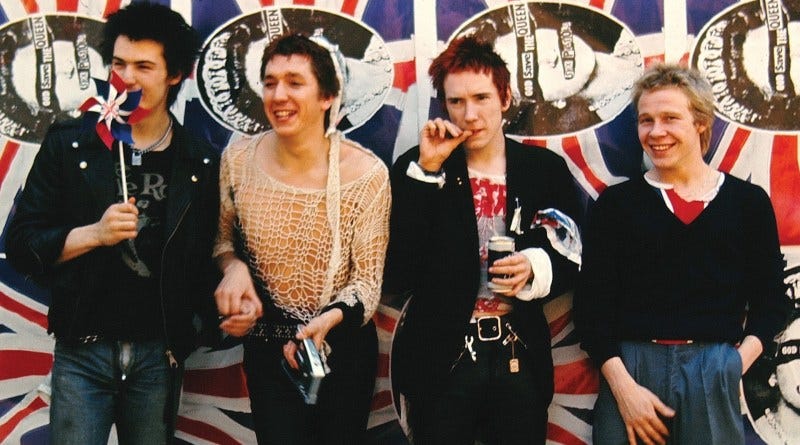 Les punk, initialement, ce sont les Sex Pistols