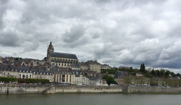 Texte écrit en route pour Blois et achevé sur place.