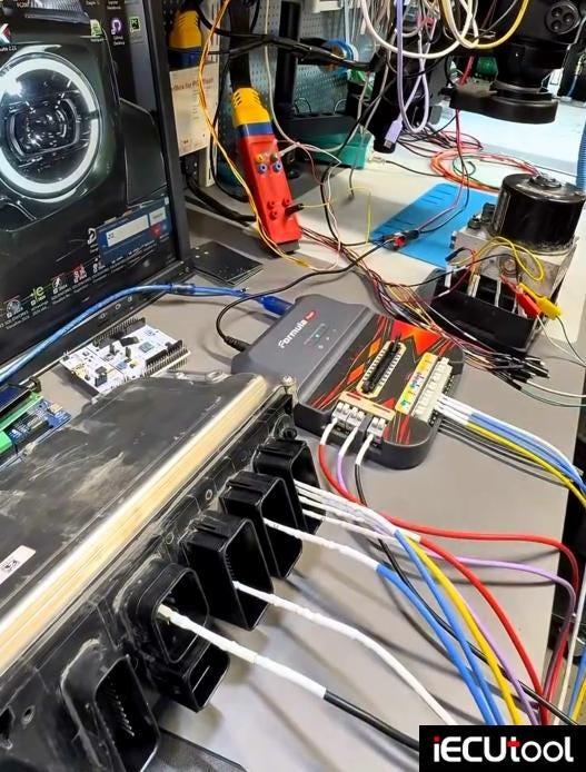 FormulaFlash Read BMW MEVD17.2.3 ECU on Bench