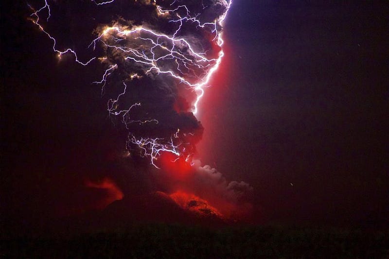 How do volcanoes make lightning? - Big Think