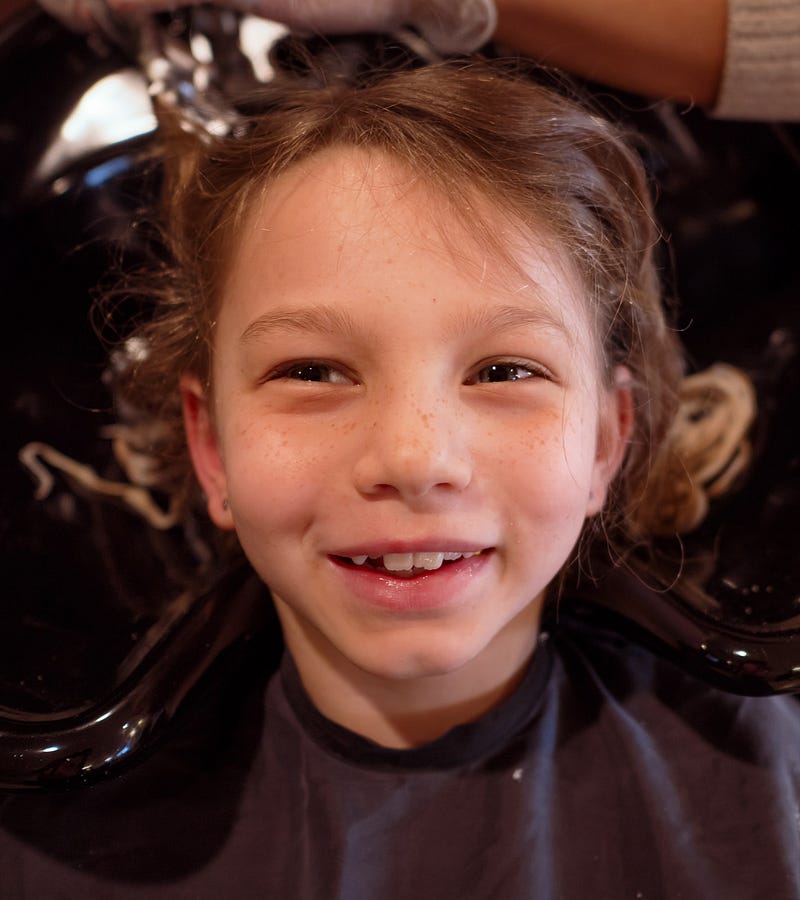 2015-12-31-nadia-getting-her-hair-colored-16-41-15-1