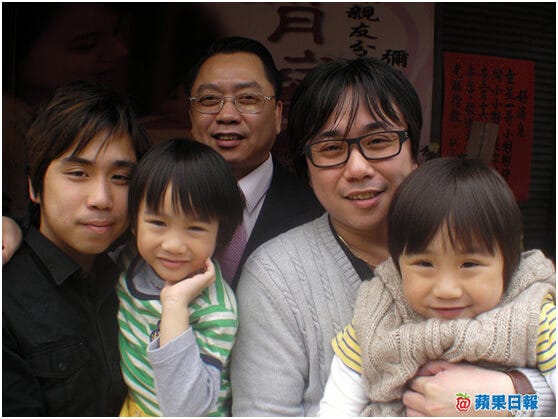 2岁出道，小小彬童年是不幸的