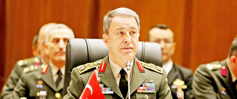 Akar Paşa göreve devam ediyor.