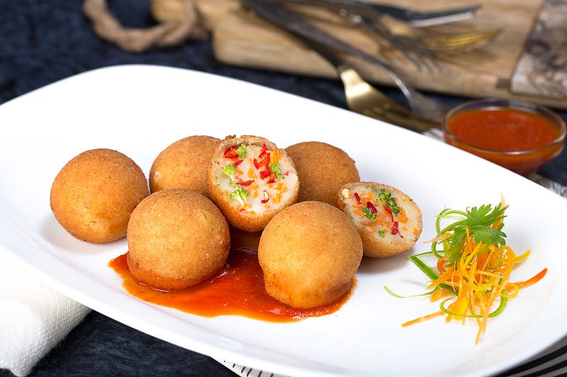 _50B8103_CHEESY VEGETABLE AND POTATO BALLS WITH LEMONGRAS RED PEPPER SAUCE