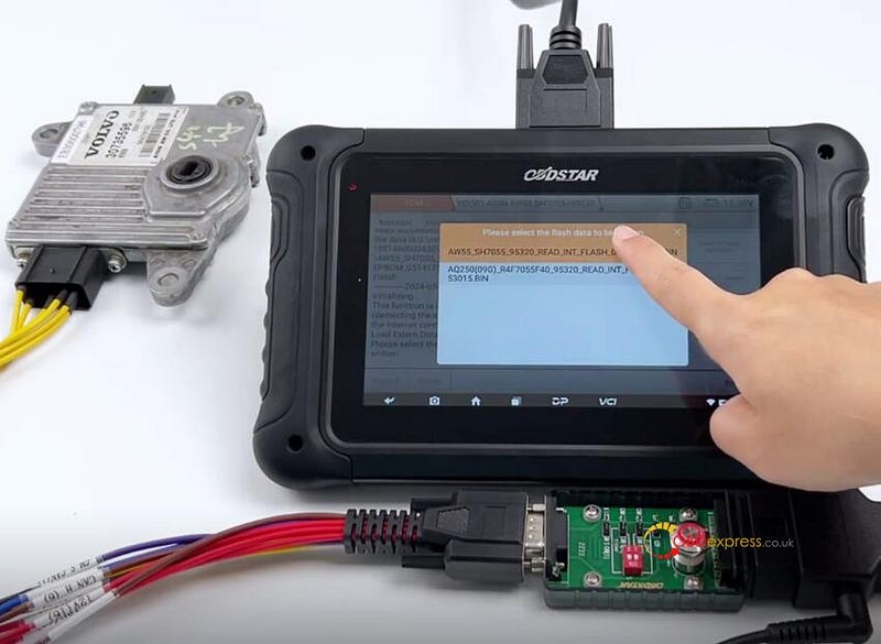 OBDSTAR DC706 で Volvo AISIN AW55 TCM をクローンする方法