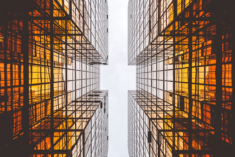 decor - upward shot of tall buildings