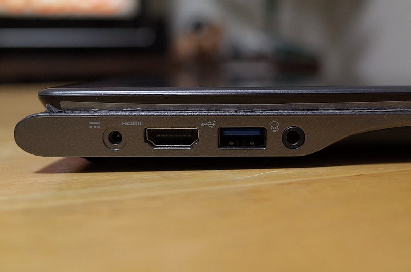 Chromebook Acer C720左側ポート類