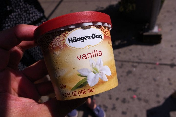 Häagen-Dazs很便宜，最後一天卯起來買了大罐的萊姆葡萄，真是太幸福了～
