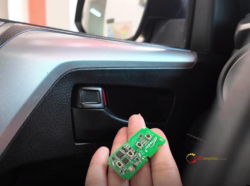 Lonsdor K518 Pro Programs 2016 Toyota RAV4 All Keys Lost