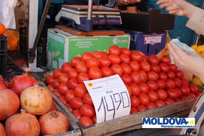 Reporterii New Project Media au cumpărat mai multe fructe și legume și le-au testat în laboratorul din piața Centrală.