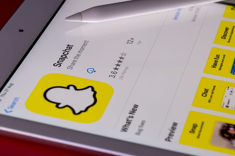 Snapchat vs. Instagram — Which is a Better Place to Share Your Writing? (Updated 2023 Guide)