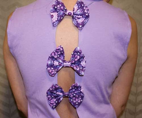 10 step-by-step DIY sewing tutorials with clear photographs and instructions to refashion a t shirt with bows. Upcycle and make new things from old shirts.