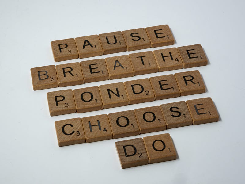 Scrabble words: Pause, Breathe, Ponder, Choose, Do
