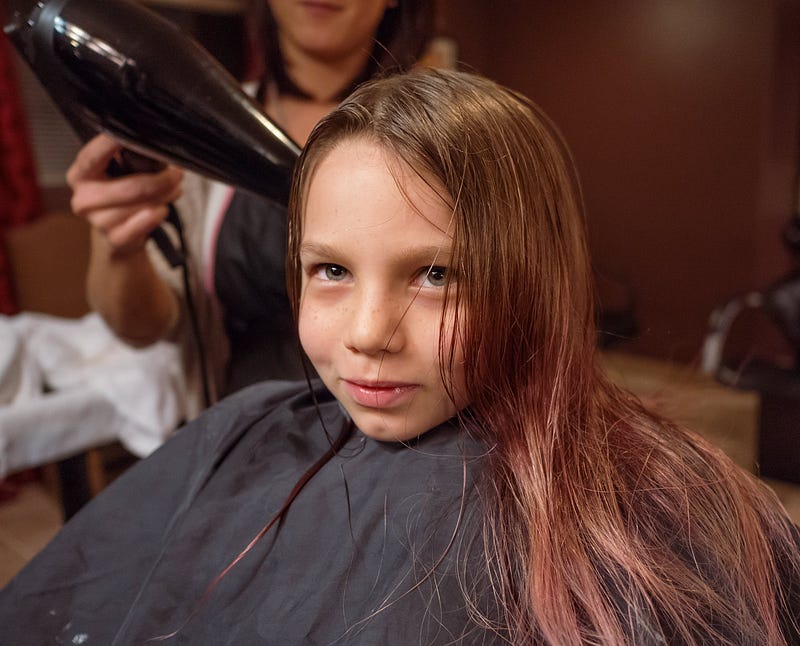 2015-12-31-nadia-getting-her-hair-colored-18-19-17-1