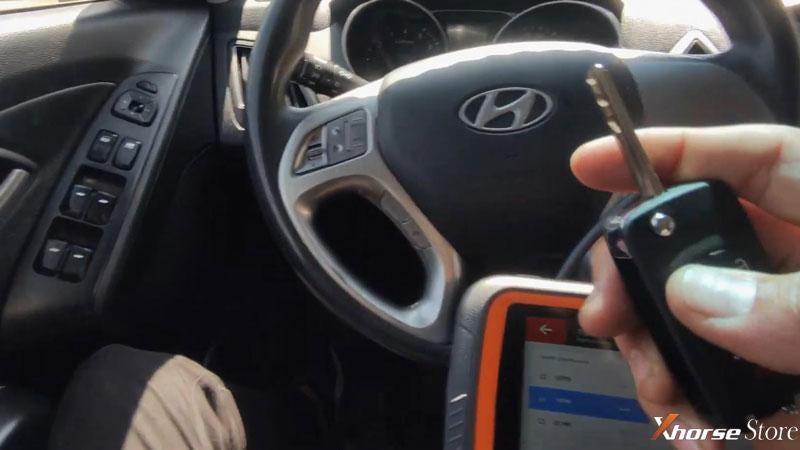 Xhorse VVDI Key Tool Plus 2015 Hyundai ix35 Key را توسط OBD اضافه می کند