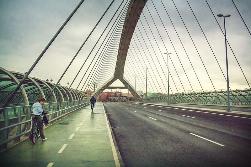 Puente del Tercer Milenio, en Zaragoza. Imagen de Wikipedia.