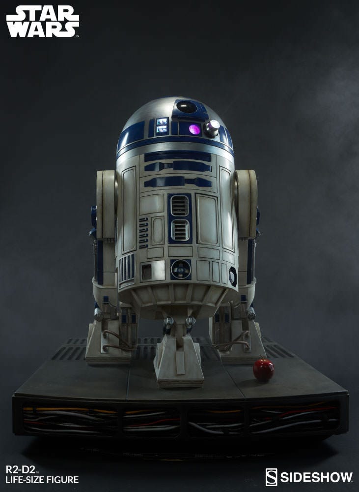 star-wars-r2-d2-life-size-figure-400277-06