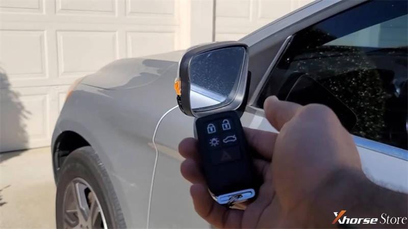 Xhorse VVDI Key Tool Plusは、2015 VolvoXC60にキーを追加します